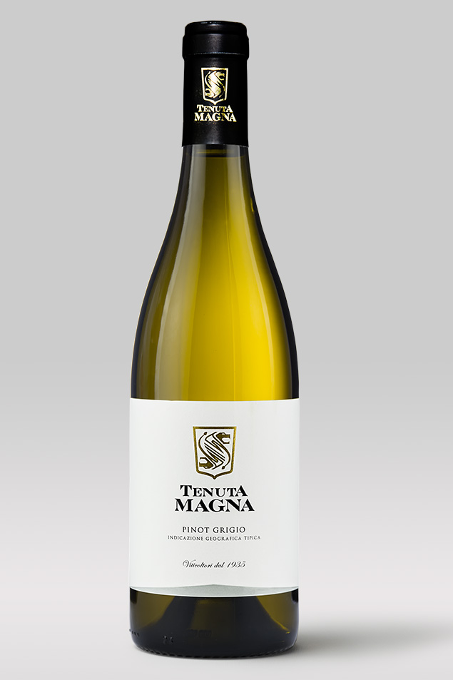 Bottiglia borgognotta di vino Pinot Grigio Linea Tenuta Magna