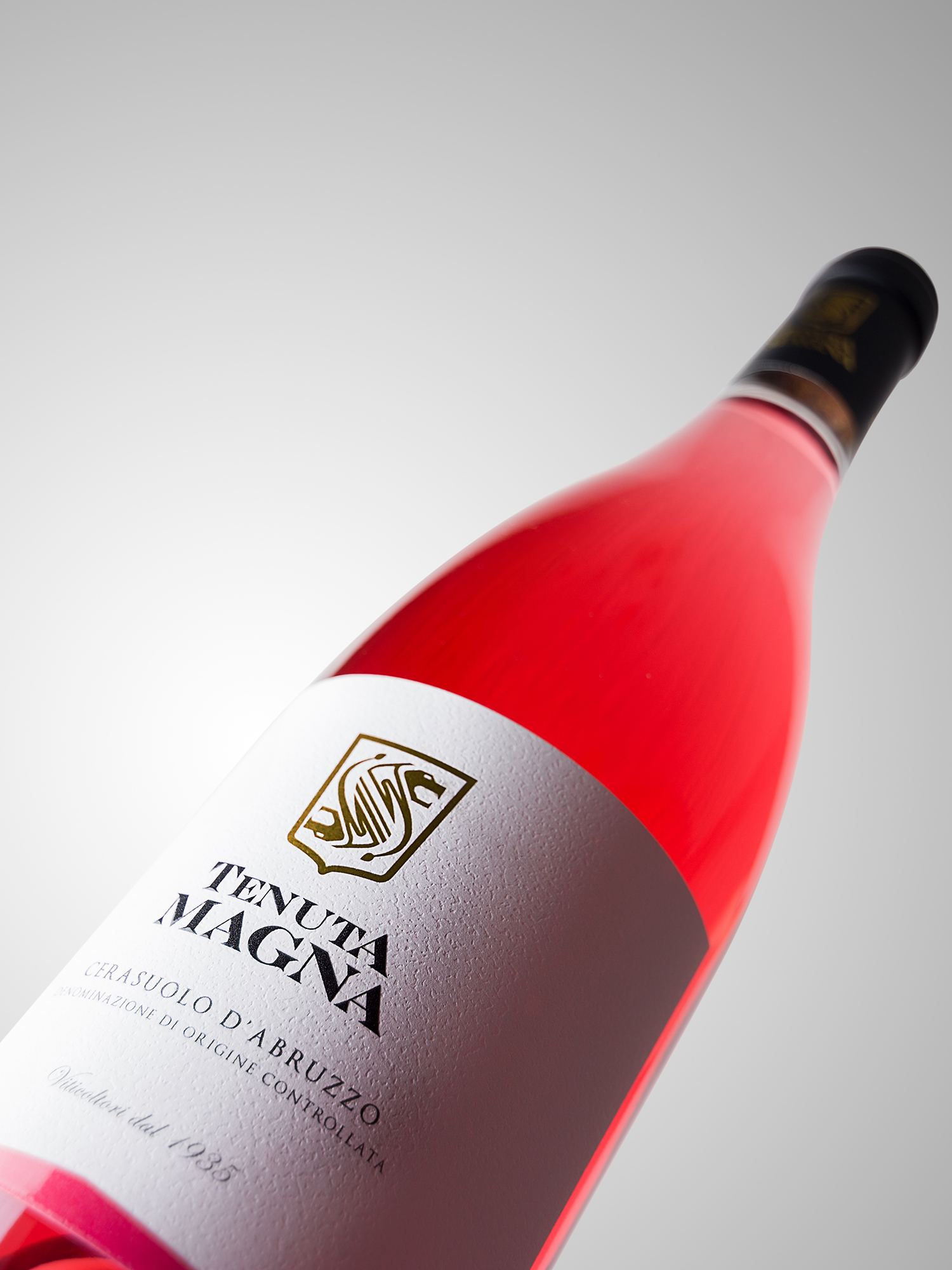 Bottiglia borgognotta vino Cerasuolo d'abruzzo linea Tenuta Magna